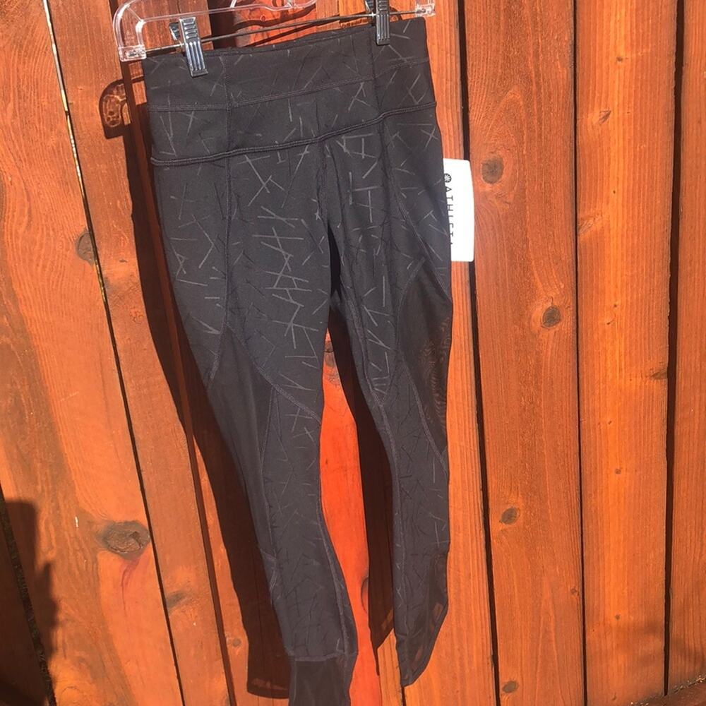 NWT Athleta Angle Aura Sonar Capri leggings